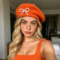 Boina de Lana con Lazo de Perlas al por Mayor para Mujer, Gorra de Pintor Vintage Otoño/Invierno, Sombreros de Boina Versátiles Multicolor de Moda OEM/ODM
