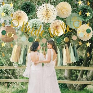 Décorations de fête prénuptiale vert sauge, bannière « Future mariée », pompons en papier vert sauge, guirlandes à franges, décorations pour fête de mariage - Product Image 2