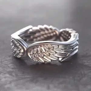 Cincin pasangan Gothic hitam Thai perak bulu wanita pria perhiasan cincin pasangan mode ukiran tangan dapat disesuaikan 3D sayap malaikat cincin