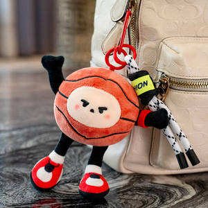 Chaveiro de Pelúcia de Bola de Futebol Fofa, Mini Chaveiro de Pelúcia de Basquete e Voleibol, Pingente para Mochila e Bolsa - Product Image 1