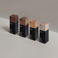 Boîte d'emballage personnalisée en papier kraft avec gaufrage et stratification mate pour bouteille de cadeau cosmétique d'échantillon de brillant à lèvres rouge à lèvres