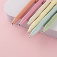 Ventes directes du fabricant-14 couleurs mignon Macaron bonbons Simple presse stylo à bille en plastique 1.0mm écriture avec motif de Logo