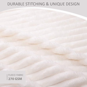 Couverture en polaire de flanelle à rayures moelleuses en peluche douce personnalisée en vrac couverture en polaire solide chaude <span class=keywords><strong>et</strong></span> confortable en gros avec logo personnalisé - Product Image 3