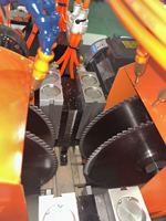 Équipement de traitement intégré semi-automatique tout-en-un pour la découpe de fentes de charnières de portes et fenêtres en alliage d'aluminium, tour personnalisable