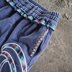 YYSY Pantaloncini da Uomo in Cotone Pesante Personalizzati OEM, Gamba Larga Dritta, Stile Jogger, Lavaggio Acido, Vestibilità Ampia, con Strass - Product Image 3