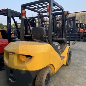 Good Price 100% Original Japan Komatsu FD25/FD30T-16 2.5/3 Ton <b>Used</b> Diesel Forklift 4WD Solid Tire on Sale in Shanghai - Product Image 3