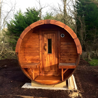 Sauna extérieur moderne en forme de baril électrique avec des tuiles en cèdre rouge massif pour utilisation en villa