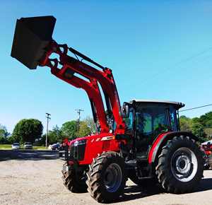 Tractor Agrícola Massey Ferguson 4710 de Alto Rendimiento, Diésel, Utilitario, 4x4, con Cargador Frontal, para Trabajo Pesado - Product Image 3