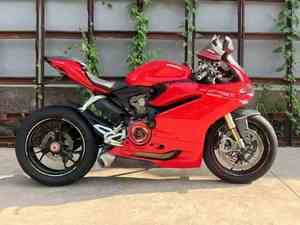 <span class=keywords><strong>Ducati</strong></span> 1299 Panigale S Moto Sportiva da Corsa Stradale con Motore a Benzina ad Alte Prestazioni - Product Image 2