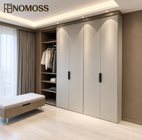 Armoire en bois sur mesure distinctive avec aménagement de tiroirs personnalisé pour les villas et projets de mobilier d'appartement pour chambres parentales