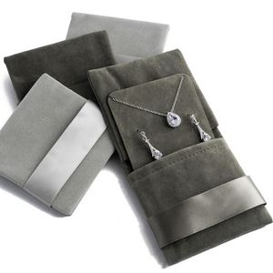 Bolsa de Regalo Moderna con Solapa, Personalizada con Logotipo, Impresa en Microfibra de Terciopelo Sintético, Apta para Microondas, para Velas - Product Image 3