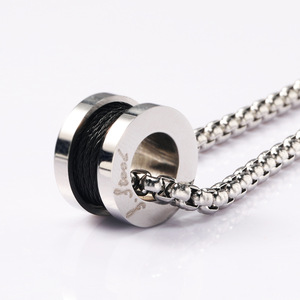 Les fabricants de sources fournissent la version coréenne d'un simple anneau en acier multicolore cylindrique en acier inoxydable pendentif mode tempérament ne - Product Image 3