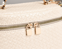 Nouveau Sac à Main Tressé pour Femme avec Poignée Perles et Bandoulière Chaîne, Petit Sac Bandoulière de Luxe en Cuir PU, Tendance Décontractée pour le Shopping, Vente en Gros