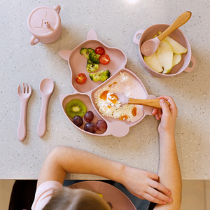 Ensemble cadeau de produits pour bébé en silicone, ensemble de vaisselle à ventouse pour l'alimentation du bébé, tapis d'alimentation, bol, cuillère, bavoir, assiette, tasse, idée cadeau pour nouveau-né - Product Image 2