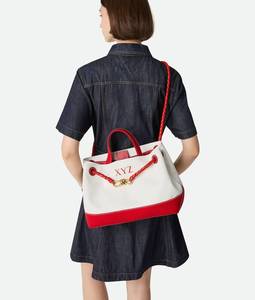 Bolso de Mano Bottega BV Andiamo en Lona Bicolor con Detalle de Nudo Característico y Correa Cruzada Deslizante de Cuero Veneta - Product Image 2