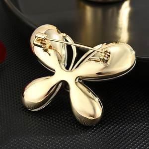 女性のための卸売高品質高級ゴールドメッキ繊細なクリスタルバタフライブローチ - Product Image 3