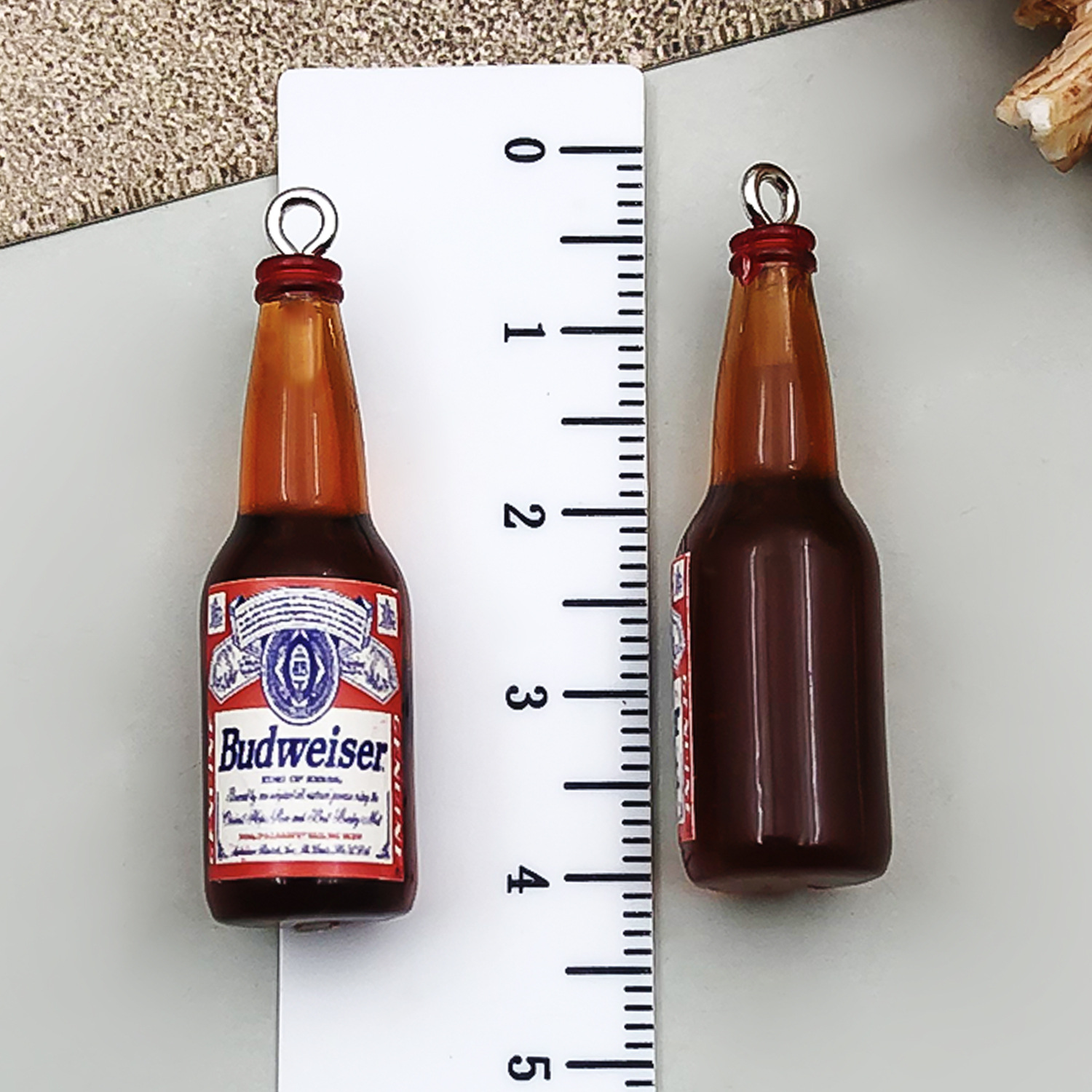 1 bouteille de bière Budweiser en acrylique marron clair-39x11x11mm-24g-24394