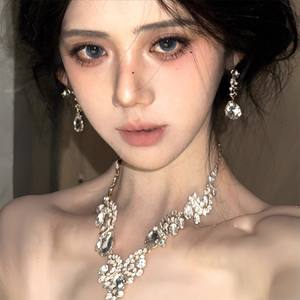 Ensemble collier et boucles <span class=keywords><strong>d</strong></span>'oreilles pour femme, design élégant et luxueux, en cristal artificiel, avec pampilles, idéal pour les accessoires de robe, best-seller - Product Image 3