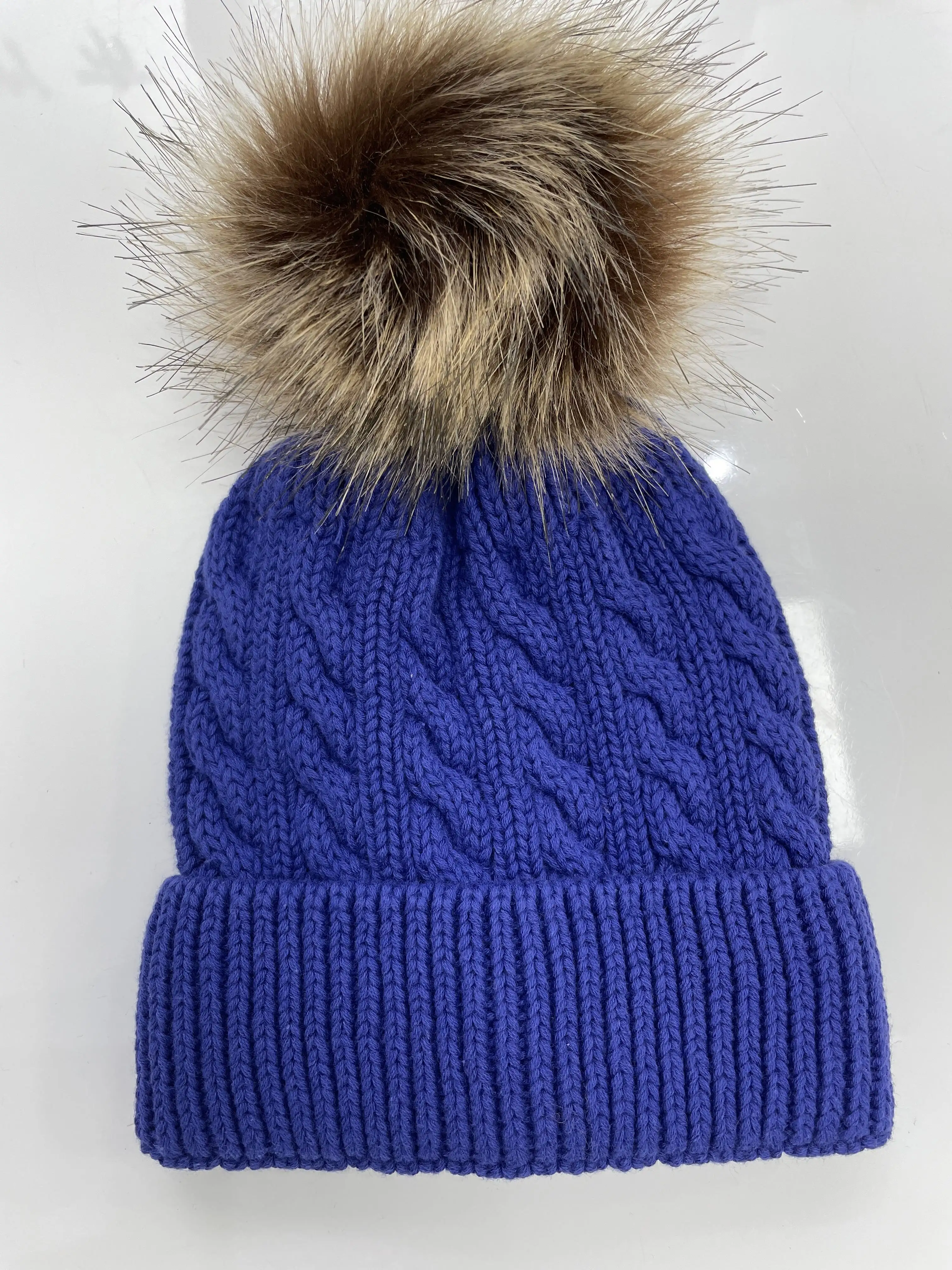 Fabricante al por mayor de alta calidad de punto liso niños Beanie pompón de piel sintética 100% sombreros de invierno de algodón con logotipo personalizado