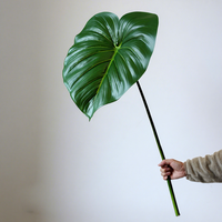 Feuilles de Monstera artificielles en polyuréthane imprimées en 3D de haute qualité et fleurs vertes luxueuses pour la décoration de mariage