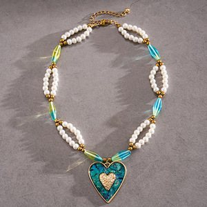 Collar con colgante en forma de corazón para mujer, cadena con cuentas de perlas de imitación, concha de resina chapada en oro, estilo bohemio, joyería para uso diario - Product Image 6