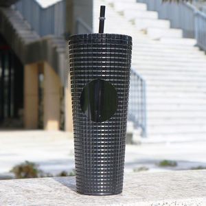 Vaso Acrílico Rosa Mate de 24 oz con Tapa y Pajita, 710 ml, con Tachuelas Brillantes, Portátil y Elegante - Product Image 3