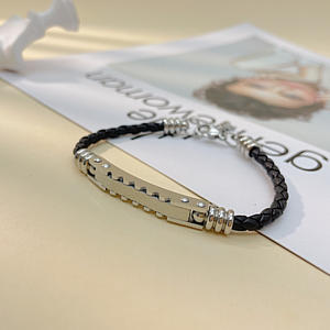 <span class=keywords><strong>Bracelet</strong></span> en <span class=keywords><strong>cuir</strong></span> tressé simple pour <span class=keywords><strong>homme</strong></span> en acier inoxydable <span class=keywords><strong>bracelet</strong></span> en <span class=keywords><strong>cuir</strong></span> noir de luxe gravé personnalisé - Product Image 4