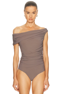 Débardeur sexy d'été pour femme, uni, moulant, respirant, froissé, à épaules dénudées et encolure asymétrique - Product Image 2