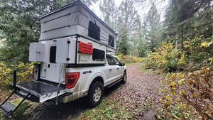 Black Rhino Sleeper Van Petit RV avec fenêtre coulissante et mini lit Ultimate Box Van Trailer - Product Image 4