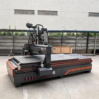 Routeur CNC à guidage linéaire automatique ATC avec magazine à 12 outils pour la découpe de panneaux en MDF et contreplaqué, équipé d'une lame de scie