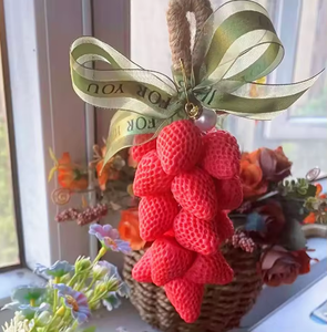 Jabón Natural Orgánico Transparente en Forma de Racimo de Uvas y Fresas para Regalo de Hotel - Product Image 1