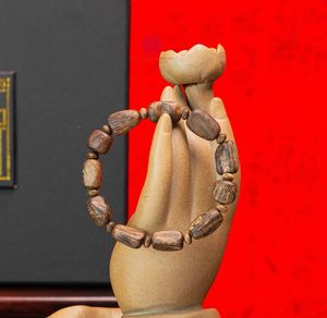 Pulsera de Agarwood Natural de Lujo para Hombre, Talla Pequeña, Madera de Oud Genuina, Regalo de Vietnam - Product Image 1