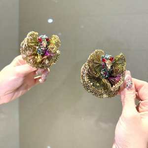 Broche Série Poisson Rouge Iris Vert 11cm – Design Minimaliste et Moderne, Clip Latéral, Design de Niche, Sensation de Luxe - Product Image 4