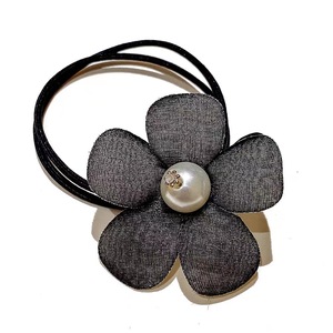 Coleteros de Tela con Centro de Perlas, Accesorios Casuales para el Cabello de Mujer, Colores Claros, Hechos a Mano, Verano 2023 - Product Image 4