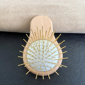 Cepillo de pelo Gua Sha chapado en oro de 18K con aguja de 24K Mini masajeador de cuero cabelludo Airbag de madera ergonómico para niños para crecimiento portátil de caspa - Product Image 2