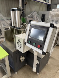 Equipo de Roscado de Extremos de Perfiles de Aluminio CNC Aura 2026 de Alta Calidad para Puertas y Ventanas, para Procesamiento de Perfiles - Product Image 1