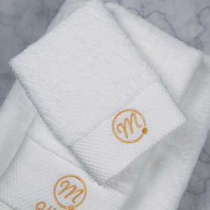 Toallas de Hotel de Lujo Qinmu, Alta Calidad, 5 Estrellas, 100% Algodón Blanco, Bordadas, Color Sólido, Antimicrobianas, Logotipo Personalizado - Product Image 6