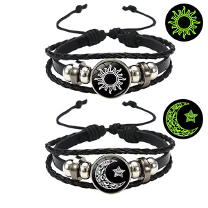 Pulsera de Cuero Trenzado Multicapa Hecha a Mano Unisex con Gema del Tiempo Sol Luna, Conmemorativa de Turismo, Venta al por Mayor - Product Image 2