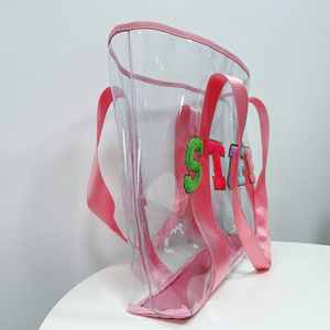 Bolsa de Mano de PVC Transparente Reutilizable Azul Personalizada de Alta Calidad con Letras Coloridas para Viajes a la Playa y Compras - Product Image 4