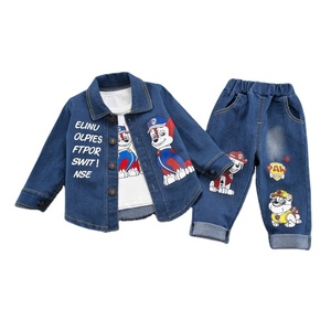 Marché de gros chinois : Ensemble de vêtements pour enfants, trois pièces, style décontracté, imprimé cartoon, ensemble jean pour garçon - Product Image 1