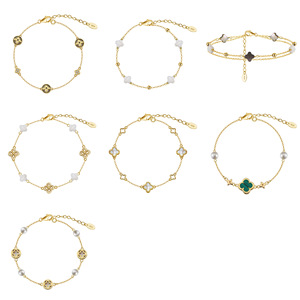 กำไลข้อมือเปลือกหอยมุกเงินแท้ 925 ชุบทอง 14K ดีไซน์ทันสมัยสำหรับผู้หญิง พร้อมจี้รูปใบโคลเวอร์สี่แฉกนำโชค - Product Image 2