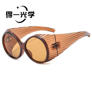 แว่นกันแดดทรงแคทอายย้อนยุค De Yi Optics กรอบพลาสติกสีดำ ป้องกันรังสียูวี 400 แฟชั่นสำหรับผู้หญิง - Product Image 3