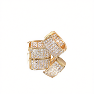 Anillo de Cóctel E3481 en Oro Blanco con Geometría Micro Pavé y Circonita Cúbica Creada en Laboratorio, Joyería Unisex Glam para Uso Diario y Fiestas - Product Image 1