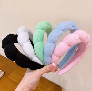 Set di Fasce per <span class=keywords><strong>Capelli</strong></span> Intrecciate con Spugna Morbida e Cinturini <span class=keywords><strong>da</strong></span> Polso, Stile Europeo-Americano con Design Geometrico per la Cura Quotidiana di Donne e Ragazze - Product Image 3