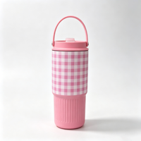 Mug en acier inoxydable 304 à double paroi ODM avec poignée de transport, couvercle torsadé, finition métallique brossée, tasse réutilisable pour la maison et le bureau