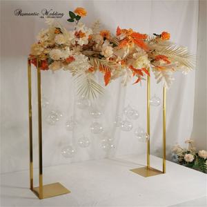 Support de fleur de lustre de fer pour des décorations de mariage et de partie présentoir de guide de route en forme de numéro dans l'emballage de boîte - Product Image 1