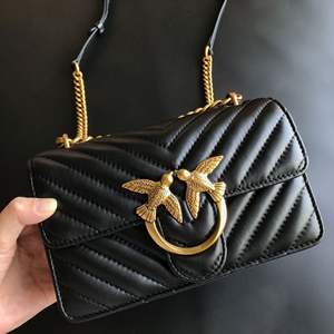 PIN*** 节日礼物同款 <span class=keywords><strong>V</strong></span> 形图案羊皮燕子皮真皮单肩腋下女式拉链式手提包 - Product Image 1