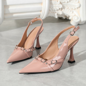 Escarpins slingback Xuanhui à talon sculpté de 9 cm en PU verni rouge, avec boucle à maillons métalliques et bout pointu, pour femme – Nouvelle collection très tendance - Product Image 6