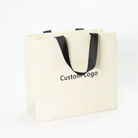 Vente en gros d'usine Sacs en papier cartonné sac à provisions en papier sac cadeau de luxe personnalisé avec poignées logo pour vêtements de travail