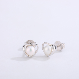 Boucles d'oreilles minimalistes en argent S925 avec cœur creux et perle, bijoux fins romantiques pour femmes, cadeau de mariage ou d'anniversaire - Product Image 2